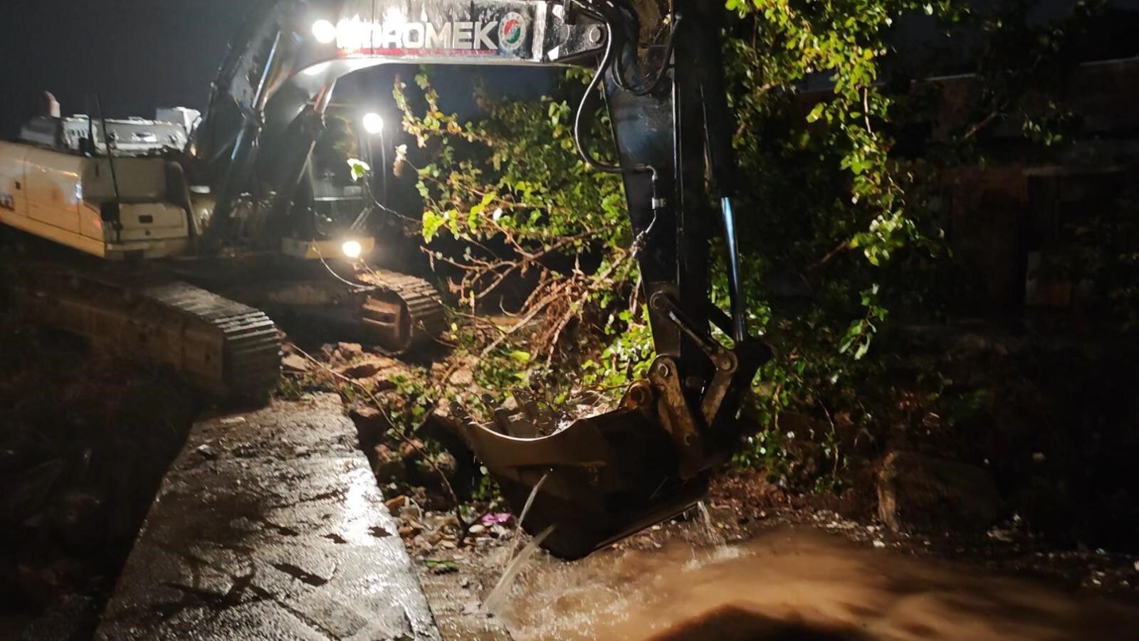 Antalya'nın O Ilçesinde Sağanak Sonrası 101 Ihbar (1)