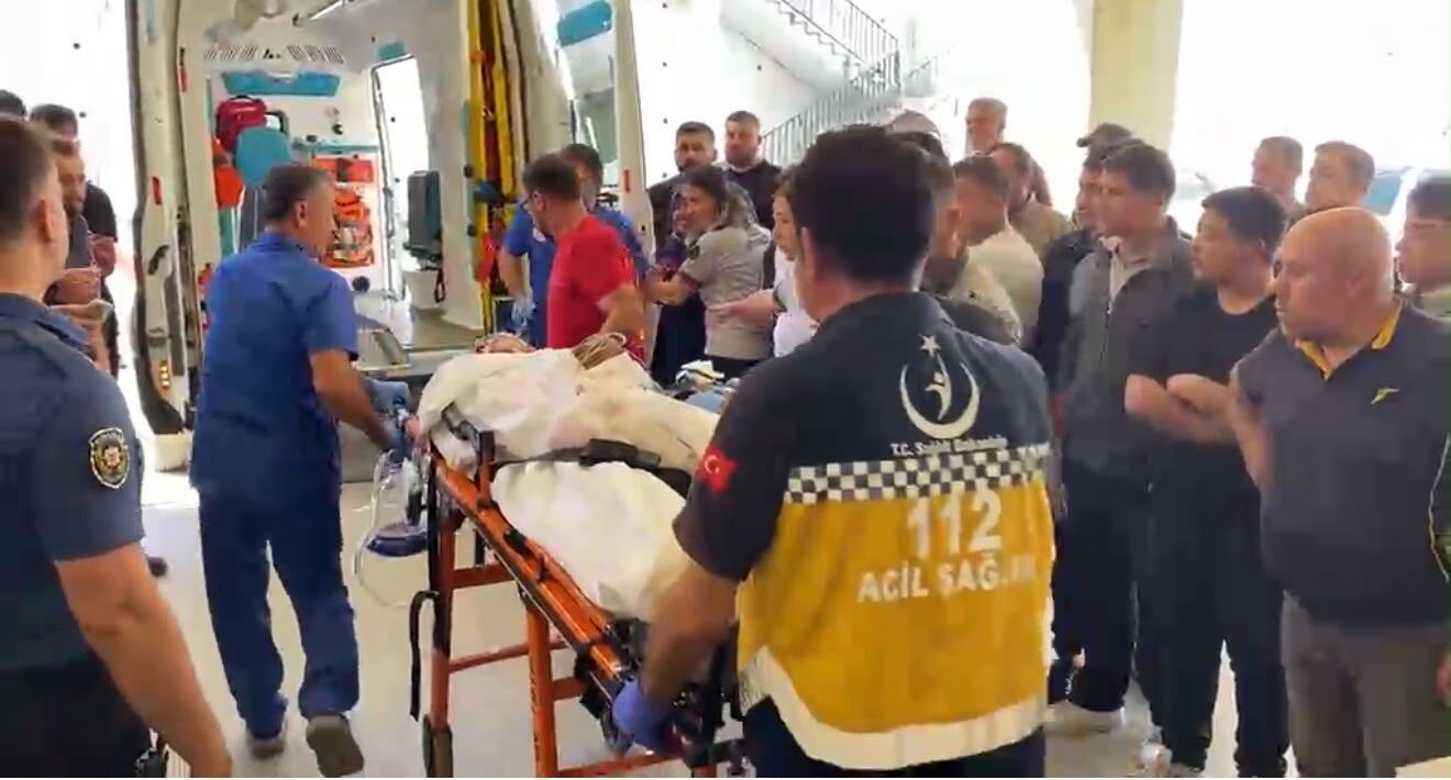 Gazipaşa’da 15 Yaşındaki Çocuk Iş Makinesine Sıkıştı (1)
