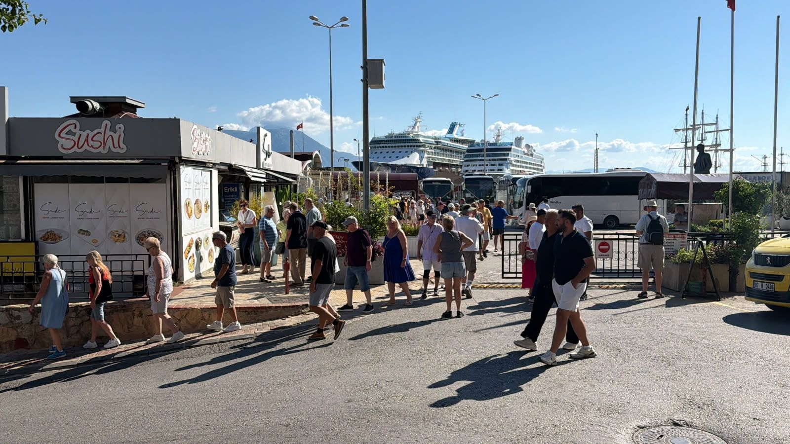 İki Dev Gemi Aynı Gün Binlerce Turisti Alanya'ya Getirdi (5)