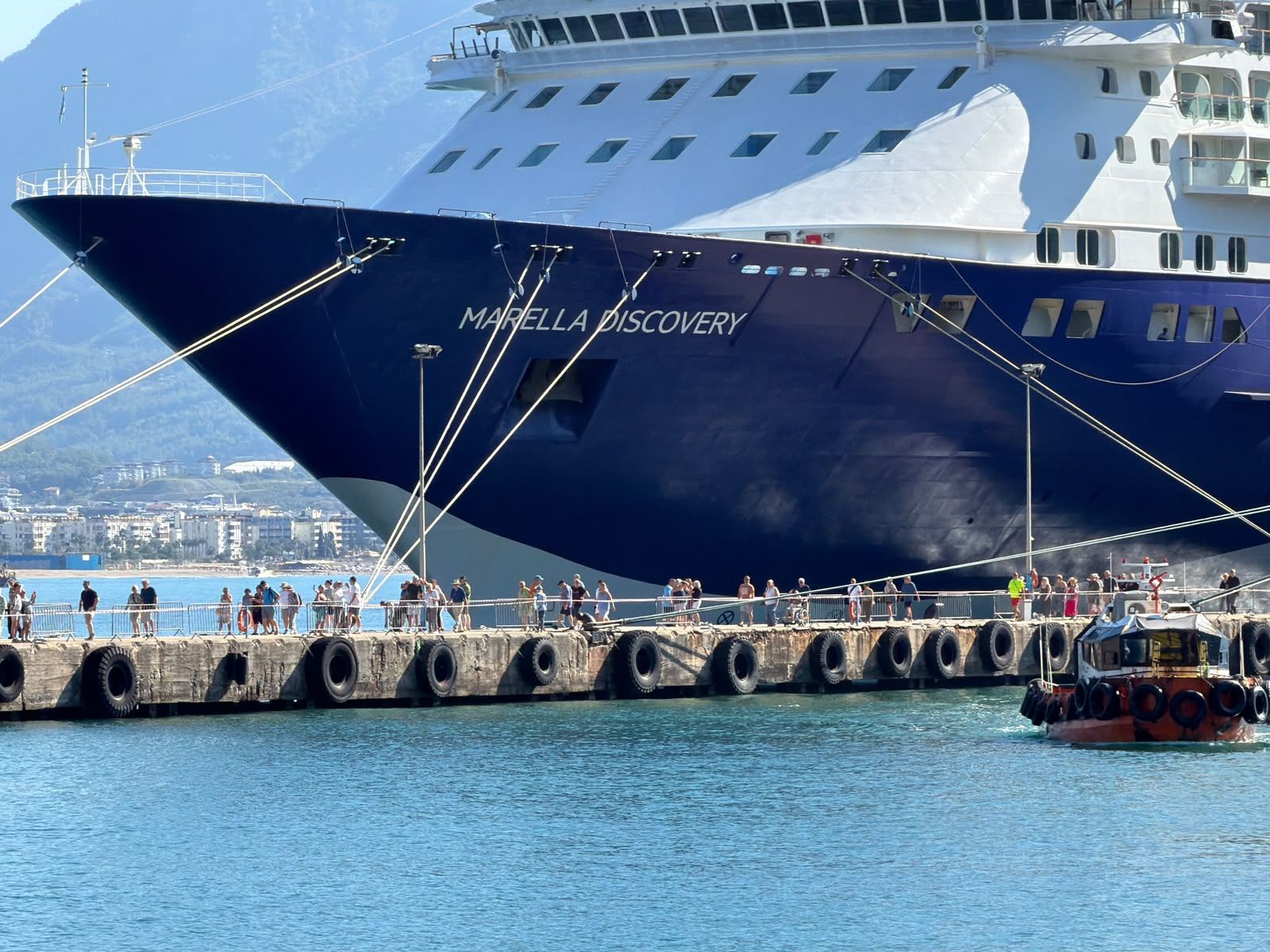 İki Dev Gemi Aynı Gün Binlerce Turisti Alanya'ya Getirdi (6)