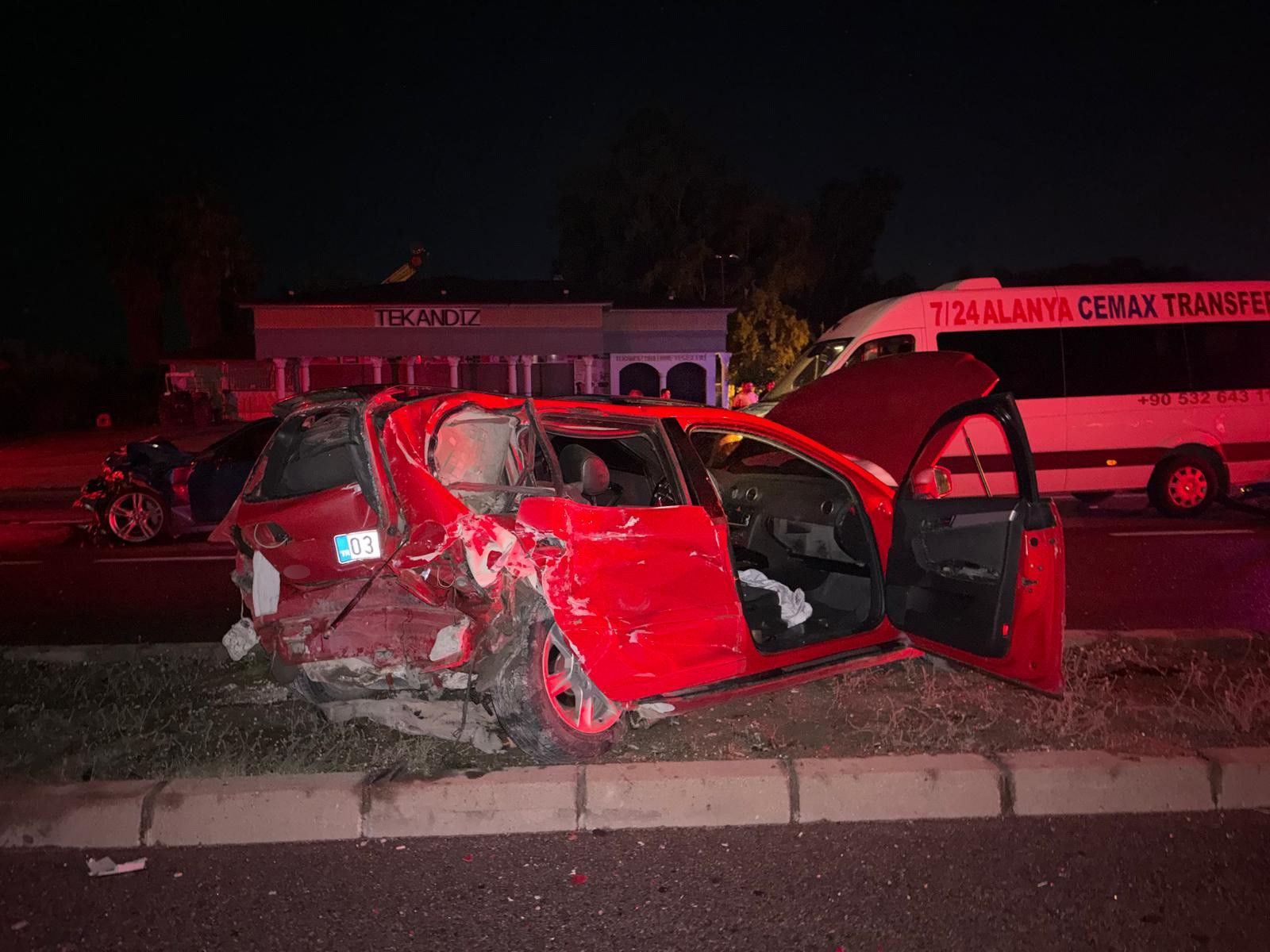 Manavgat Alanya Yolunda Alkollü Sürücü Ortalığı Birbirine Kattı (5)
