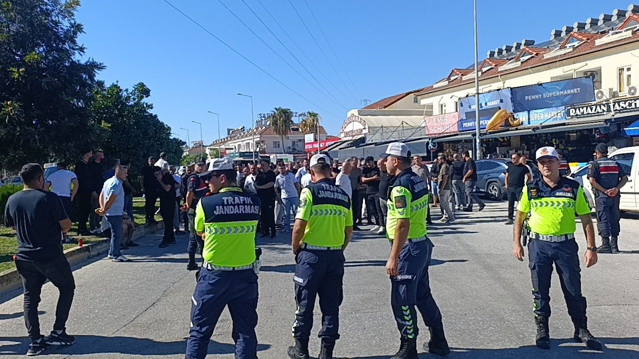 Marka Avukatlarına Tepki Antalya'nın O Ilçesinde Esnaf Yolu Kapattı (2)
