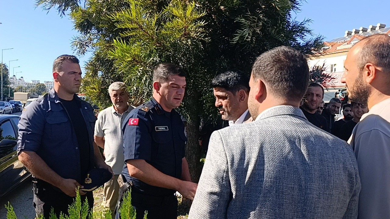 Marka Avukatlarına Tepki Antalya'nın O Ilçesinde Esnaf Yolu Kapattı (3)