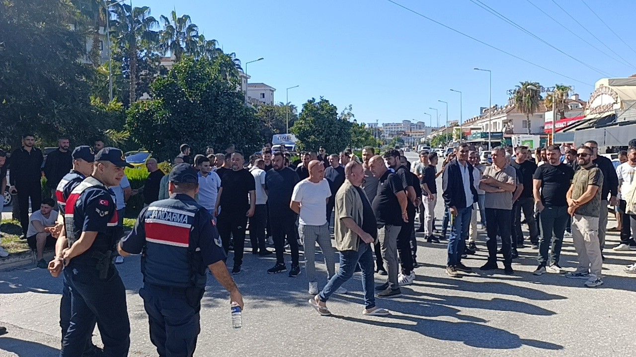 Marka Avukatlarına Tepki Antalya'nın O Ilçesinde Esnaf Yolu Kapattı (4)