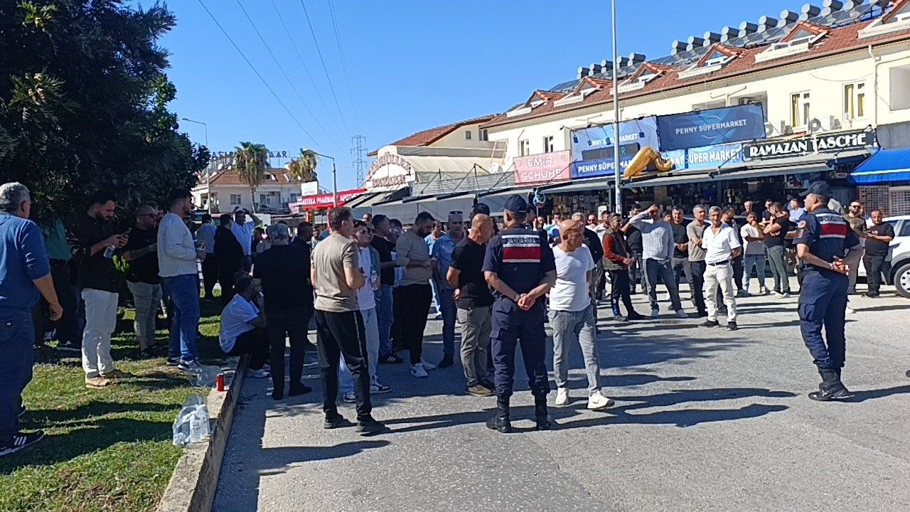 Marka Avukatlarına Tepki Antalya'nın O Ilçesinde Esnaf Yolu Kapattı (5)