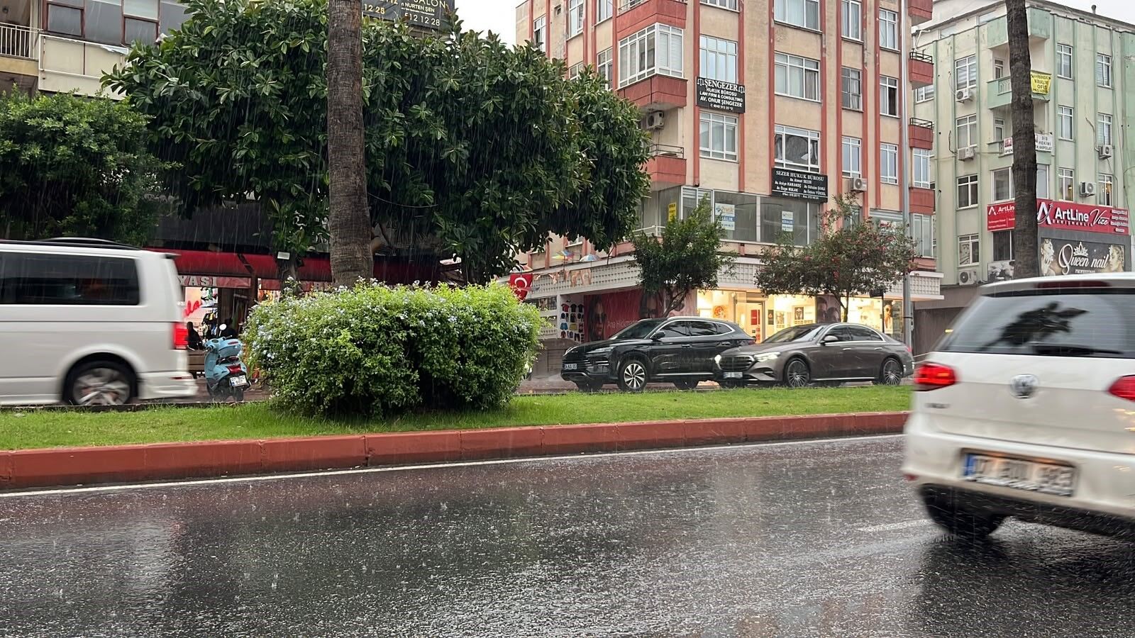 Meteorolojinin Uyarısı Tuttu! Alanya Gök Gürültüsüyle Uyandı (4)