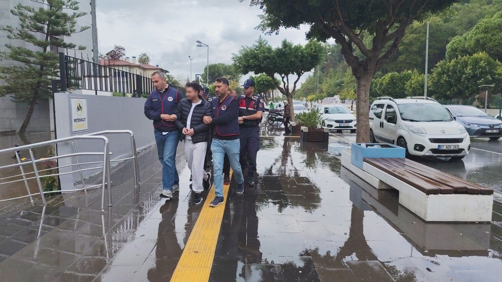 Motosikletle Gelip, Kurşun Yağdırdılar (1)