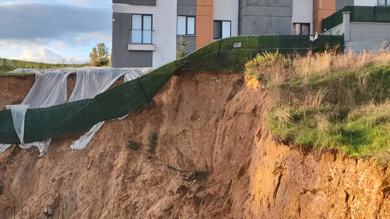 SON DAKİKA: İstanbul Pendik toprak kayması! Apartman tahliye ediliyor