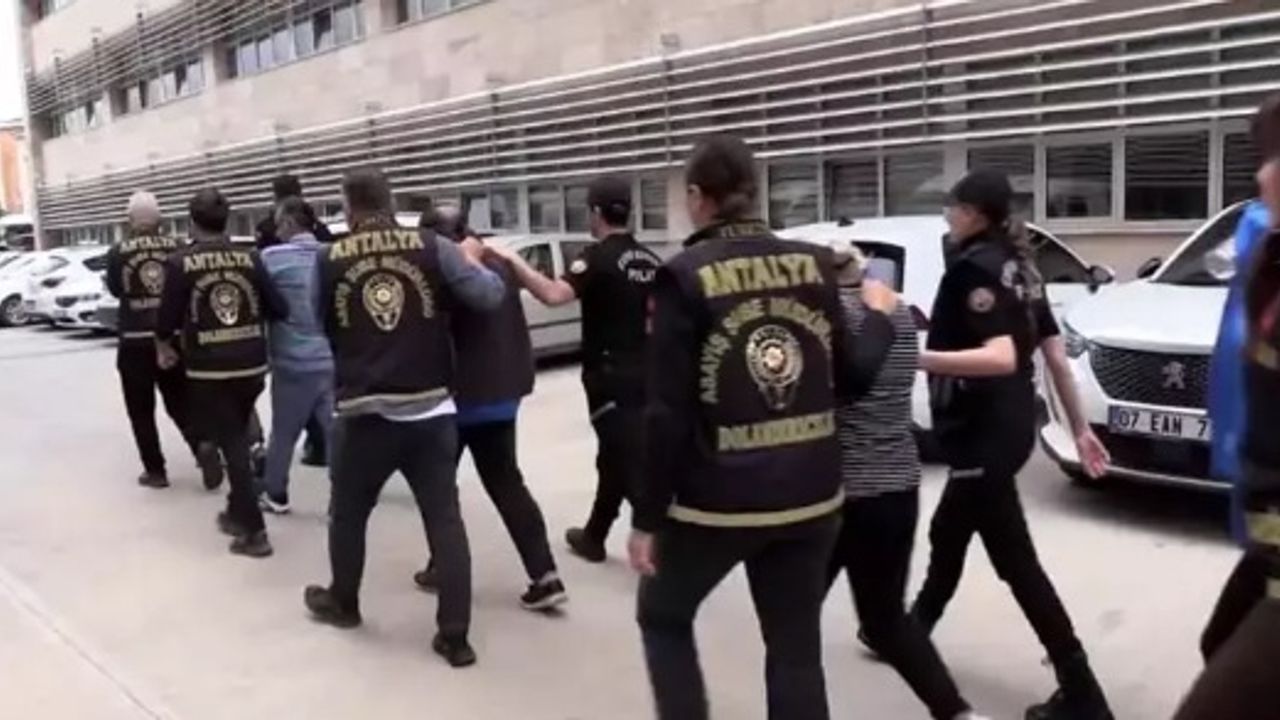 Antalya'da bakanlık adıyla dolandırıcılık şebekesi çökertildi