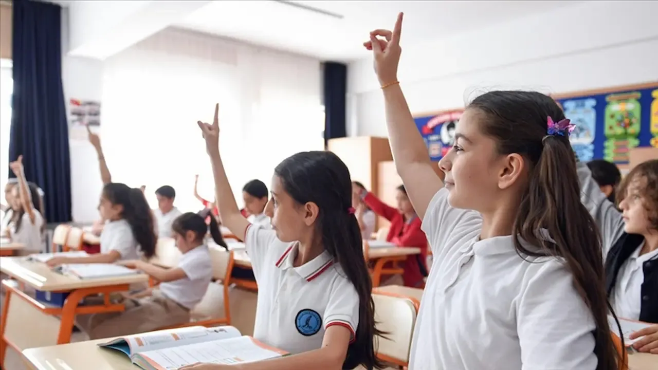 Yarın okullar tatil mi? MEB açıkladı 4 Mayıs 2026