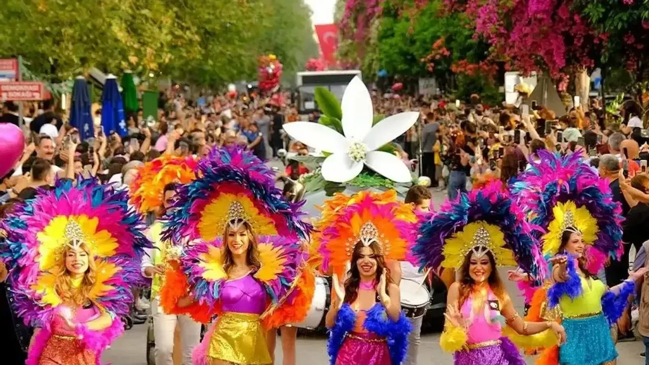 https://alanyapostasicomtr.teimg.com/crop/1280x720/alanyapostasi-com-tr/uploads/2026/03/adana-portakal-cicegi-1.webp