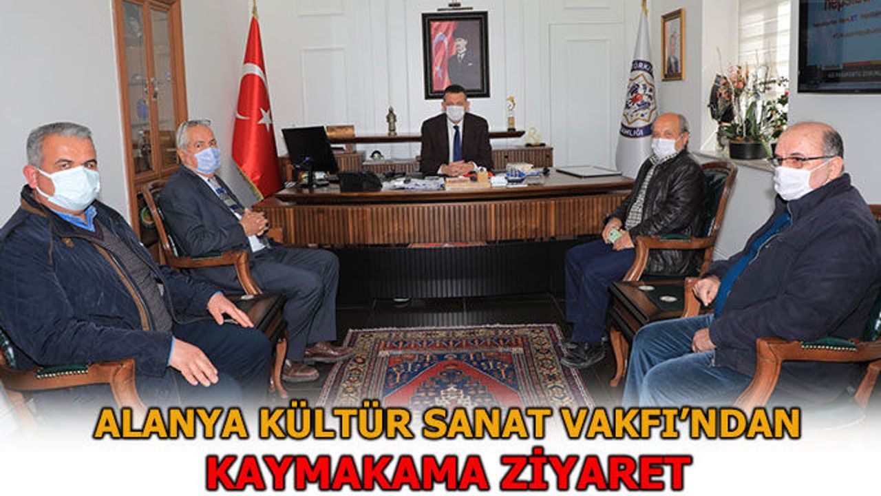 Alanya Kaymakamı Ürkmezer'e kitaplarını hediye ettiler