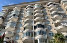 Alanya'da 8 katlı binadan dumanlar yükseldi
