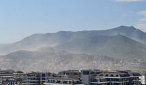 Alanya’da toz bulutu etkili oldu: Kentin üzeri gri tabakayla kaplandı