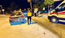Antalya'da otomobil palmiyeye çarptı: 2 yaralı