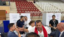 ALTSO seçimindeki gergin anlar VİDEODA! Seçim kurulunun üstüne yürüdüler