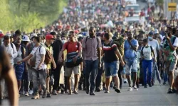 Göçmenler sınıra akın etti: Seçim vaadi korku yarattı