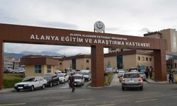 Alanya'da feci kaza: Kamyonet ile motosiklet birbirine girdi