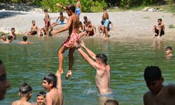 Antalya'da sıcaktan bunalıp, oraya koştular