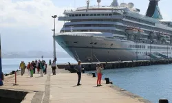 Alanya'ya denizden geldiler: 8 gemiyle 10 bin yolcu akın etti