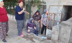 Alkollü oğul evi yaktı, annesi göz yaşlarıyla yanan evi izledi