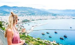 Bu kez çok farklı oldu: Alanya’da turistler evin yolunu tuttu