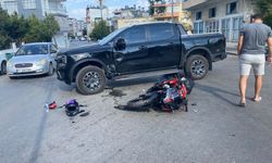 Manavgat'ta motosiklet ile kamyonet çarpıştı