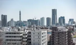 Alışveriş merkezinin çatısından atlayan genç kız üzerine düştüğü kadınla birlikte öldü