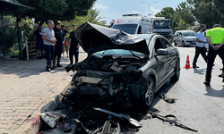 Alanya'da yolcu alan taksiye çarptı! Feci kazada sürücü alkollü çıktı