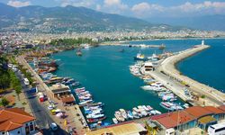 Onlar aşırı turizmden ağlarken, Alanya'da çarşı pazarda turist yok