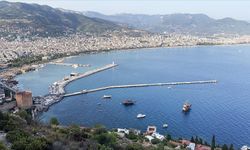 Alanya'nın dengesi şaştı: Turist çekmek için kardan oldular