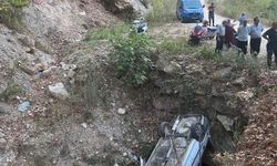 Alanya'da otomobil 4 metre yükseklikten çukura düştü