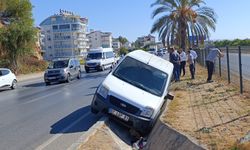 Alanya-Antalya yolunda araca çarpmamak için tahliye kanalına düştü