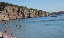 Antalya'da hava bir öyle bir böyle! Herkes şaşkına döndü