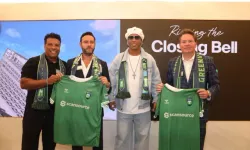 Futbol efsanesi Ronaldinho sahalara geri dönüyor: Hem oynayacak hem yönetecek