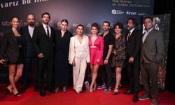 Altın Portakal Film Festivali kırmızı halı geçidinde şıklık yarışı