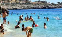 Havalar güzel gidince, Antalya'da tatil uzadı