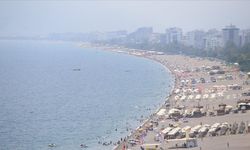 Antalya'da herkes yağmur beklerken, hava değişmiyor