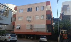 Apartman merdivenlerinde kalp krizi geçirdi