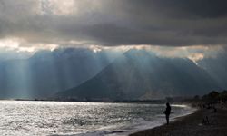 Antalya'da yağmur bulutları hayran bıraktı