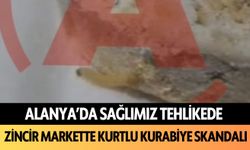 Alanya'da sağlığımız tehlikede: Zincir markette kurtlu kurabiye skandalı