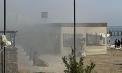 Alanya'da sahil büfesi alevlere teslim oldu