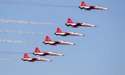 Türk Yıldızları'ndan Antalya'da nefes kesti