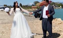 Antalya'da düğün arabasına yazdığı yöresel yazı tebessüm ettirdi
