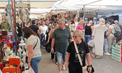 Antalya'da otellerden çıkan turistler bu pazara akın ediyor