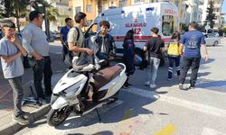 Antalya'da otomobil ile motosiklet kafa kafaya çarpıştı: 1 yaralı