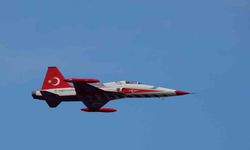 Gökyüzünde 23 Nisan provası: Türk Yıldızları Antalya’yı büyüledi