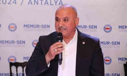 Antalya'da bahanelerle sokağa dökülüyorlar!