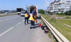Antalya'da motosiklet devrildi: 2 yaralı