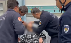 Elbisesini giymeye çalışırken, hayatında unutamayacağı bir an yaşadı